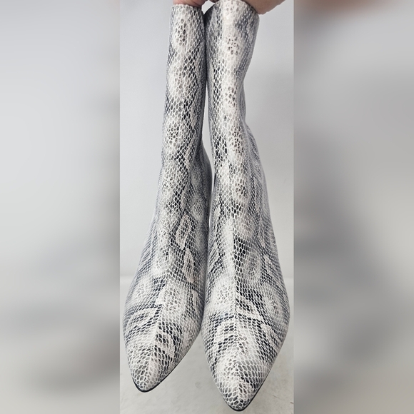 Fashion Nova Women's Midnight Lover Snake Print Vegan Leather Zip Heels Size 8.5 - Picture 2 of 14